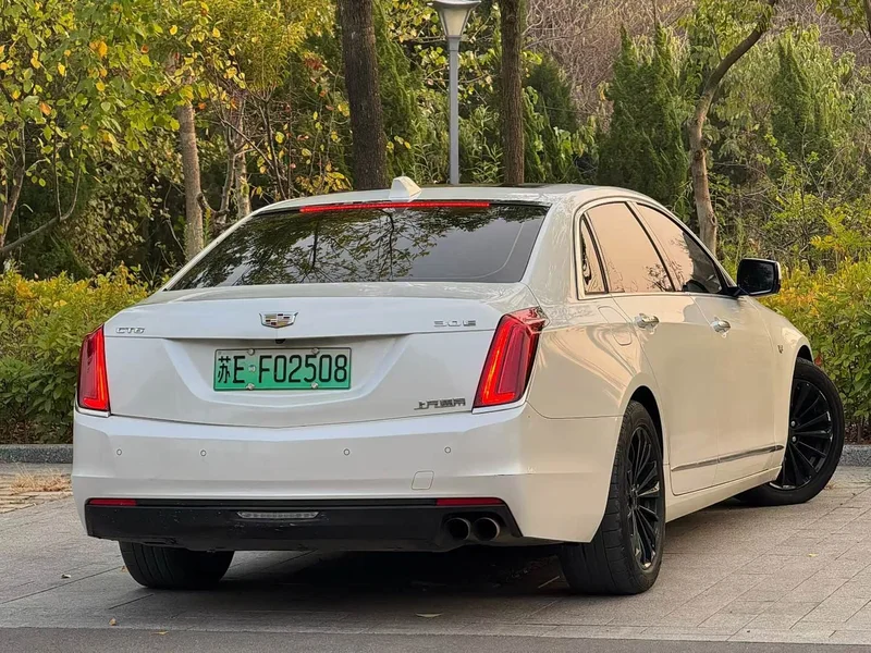 Cadillac CT6 PLUG-IN — фото 9