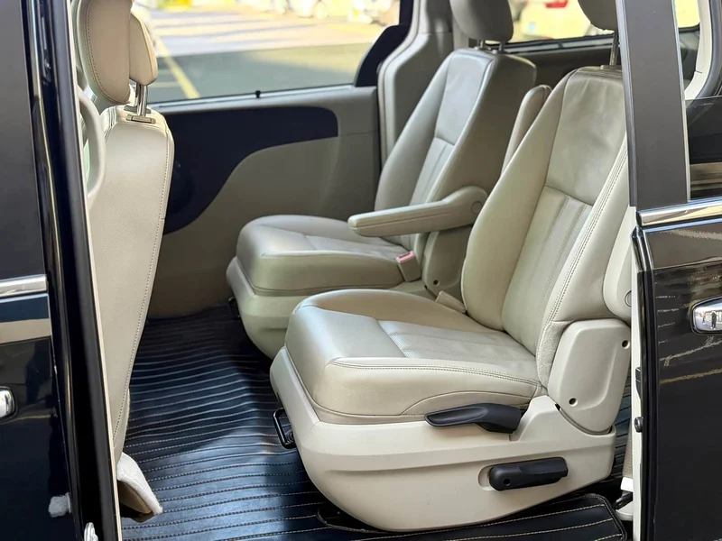 Jeep Grand Voyager (Imported) — фото 11