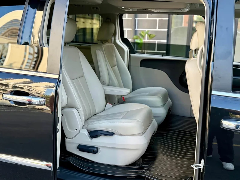 Jeep Grand Voyager (Imported) — фото 15