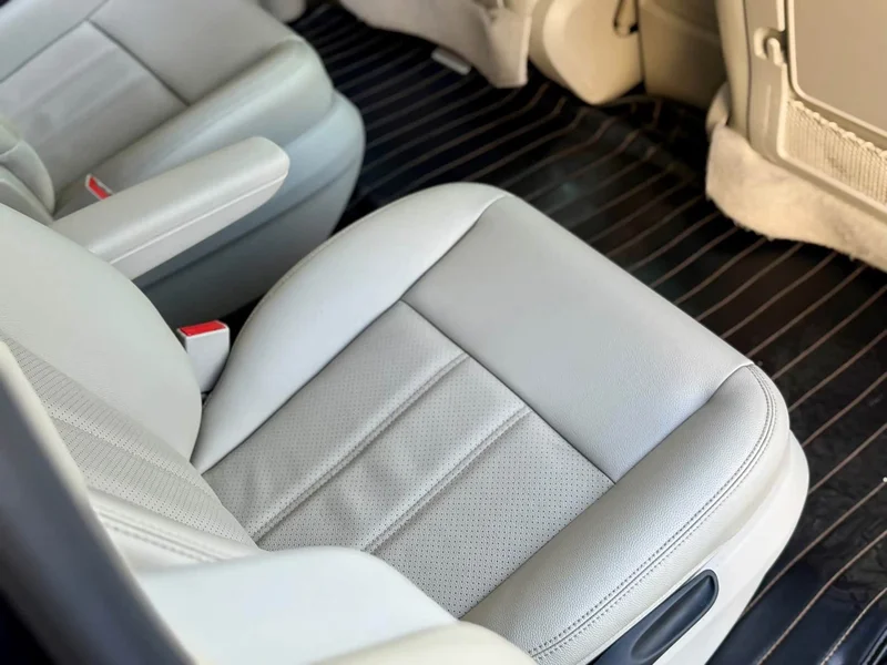 Jeep Grand Voyager (Imported) — фото 16