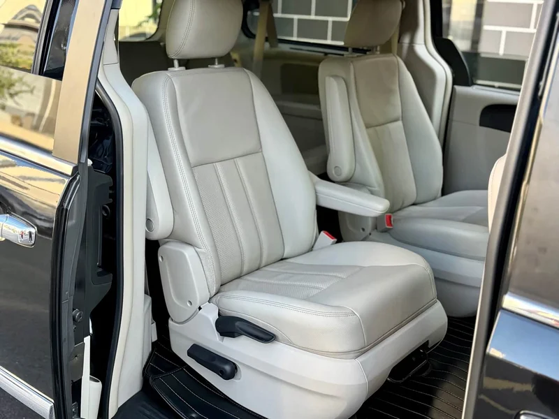 Jeep Grand Voyager (Imported) — фото 17