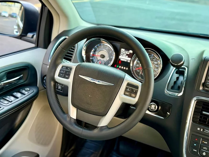 Jeep Grand Voyager (Imported) — фото 21