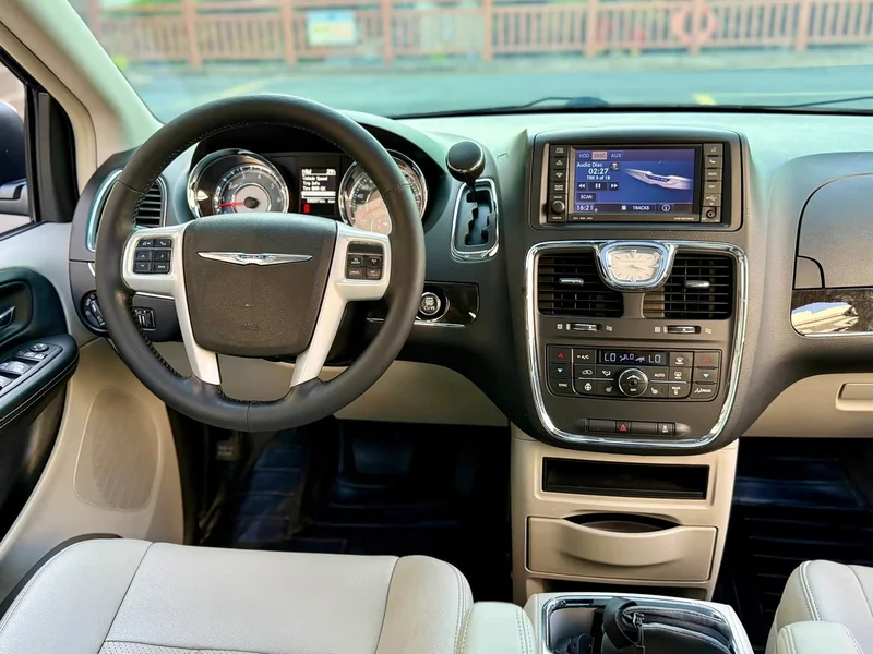 Jeep Grand Voyager (Imported) — фото 22