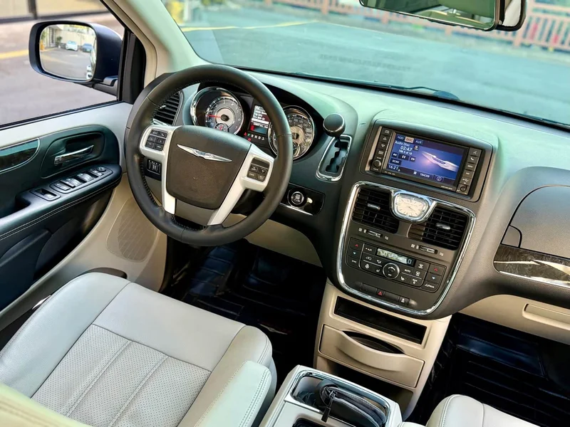 Jeep Grand Voyager (Imported) — фото 23