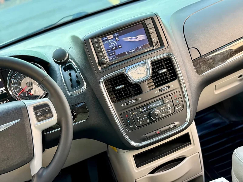 Jeep Grand Voyager (Imported) — фото 24
