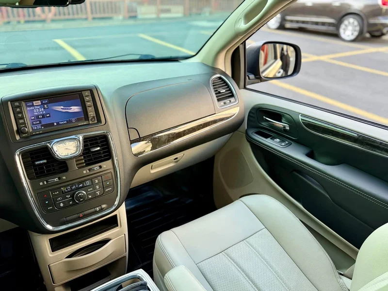 Jeep Grand Voyager (Imported) — фото 25