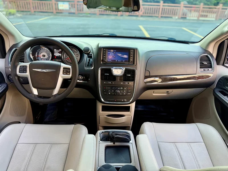 Jeep Grand Voyager (Imported) — фото 26