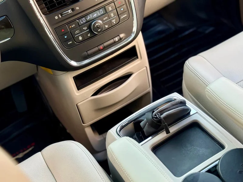 Jeep Grand Voyager (Imported) — фото 30