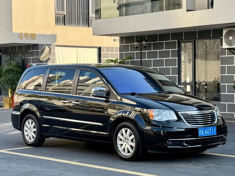 Jeep Grand Voyager (Imported) — фото 3