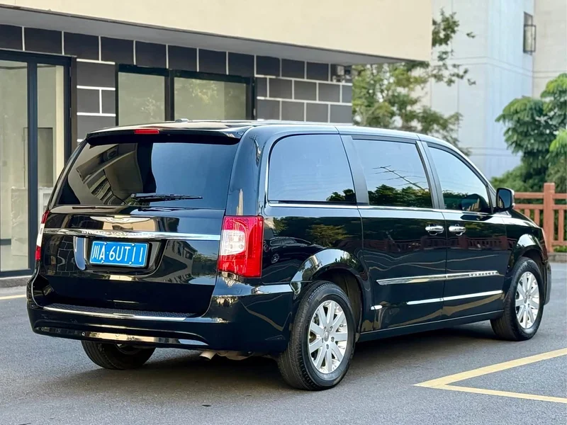 Jeep Grand Voyager (Imported) — фото 4