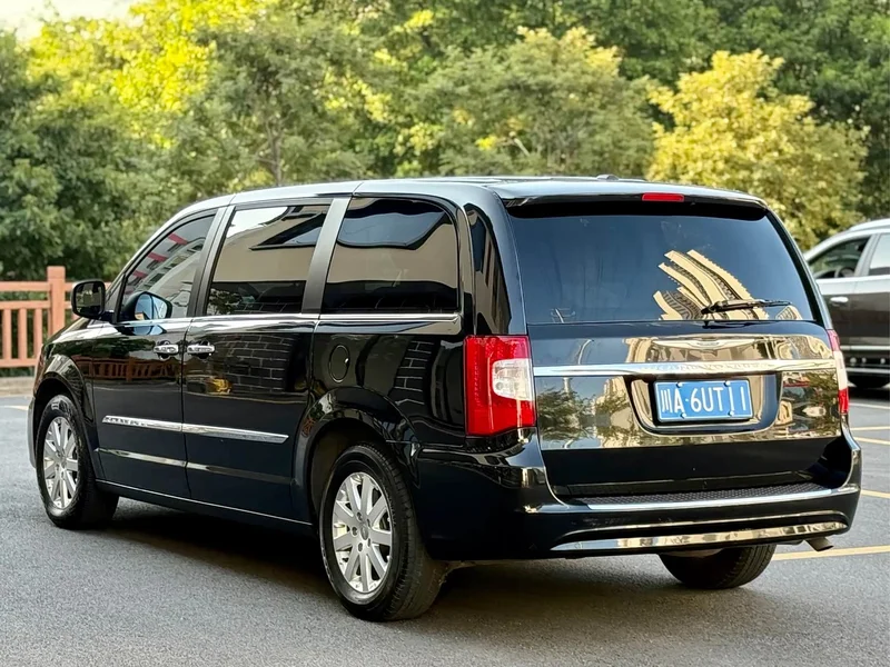 Jeep Grand Voyager (Imported) — фото 5