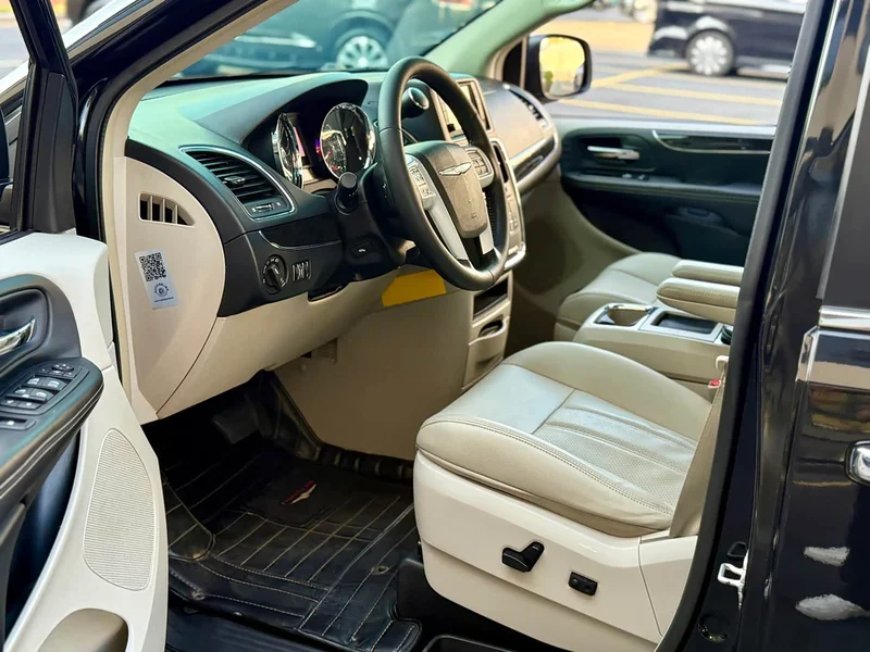 Jeep Grand Voyager (Imported) — фото 8