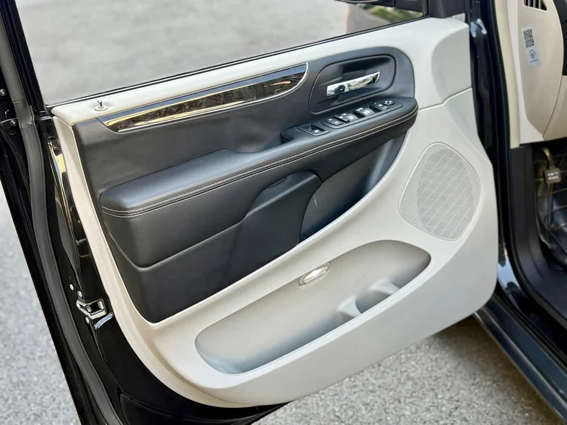 Jeep Grand Voyager (Imported) — фото 9