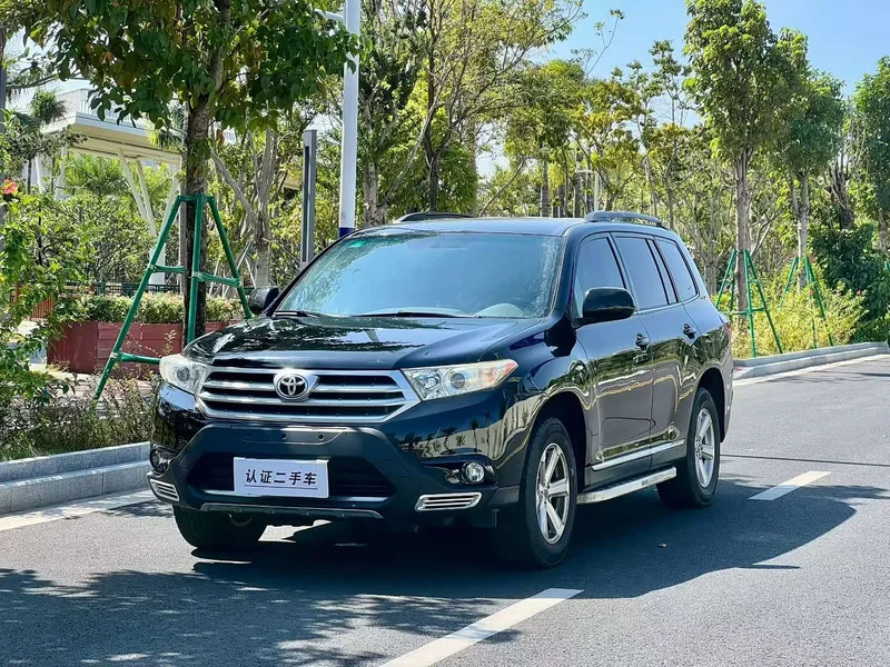 Toyota Highlander — фото 1