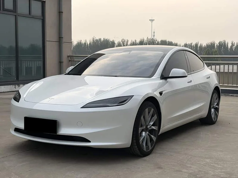 Tesla Model 3 — фото 1