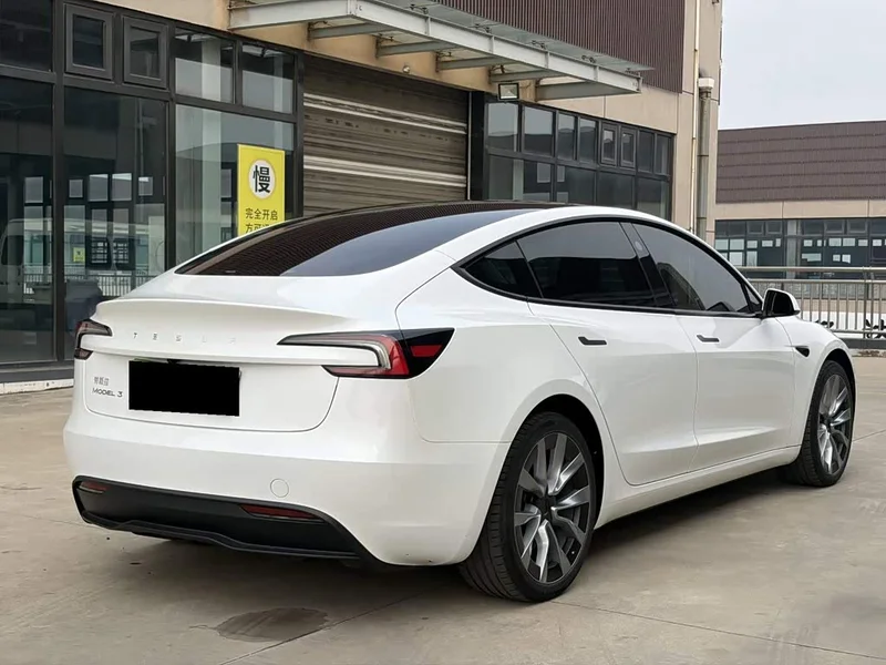 Tesla Model 3 — фото 7