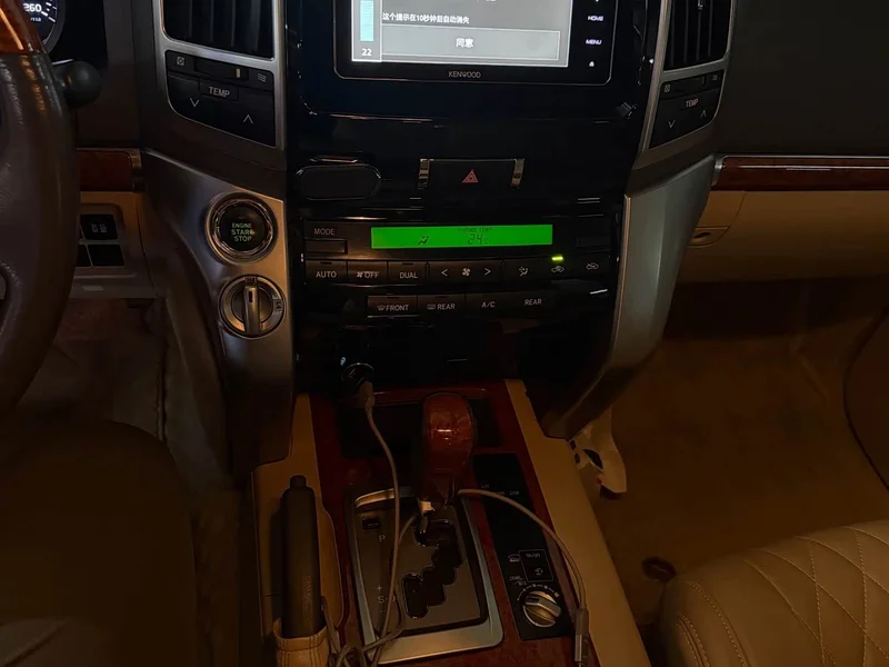 Toyota Land Cruiser (Imported) — фото 12