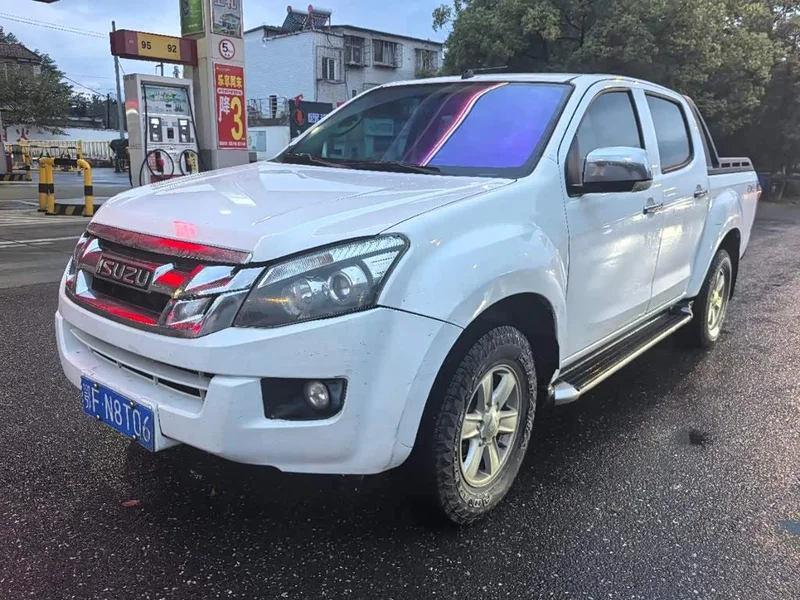 Isuzu D-MAX — фото 1