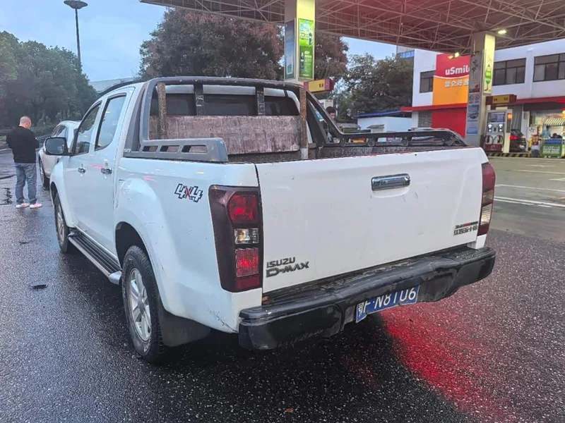 Isuzu D-MAX — фото 6