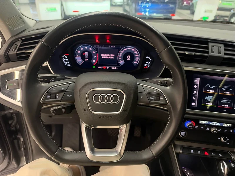 Audi Q3 — фото 11
