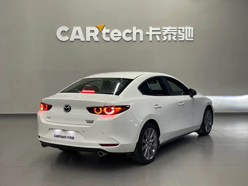 Mazda 3 Axela — фото 4