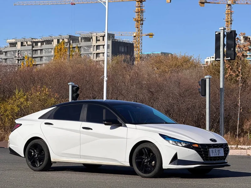 Hyundai Elantra — фото 3