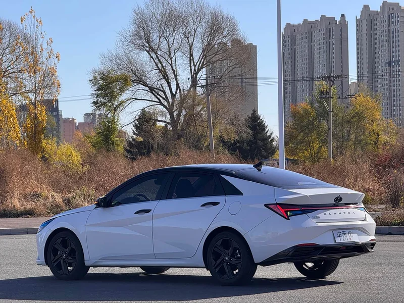Hyundai Elantra — фото 6