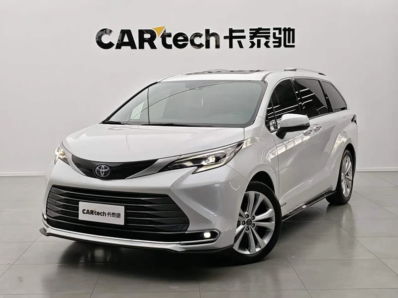 Toyota Sienna — фото 1