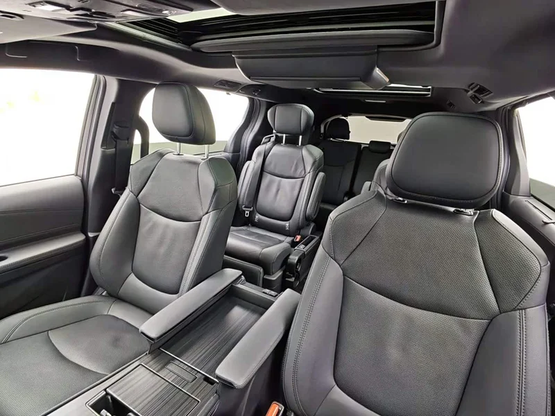 Toyota Sienna — фото 23