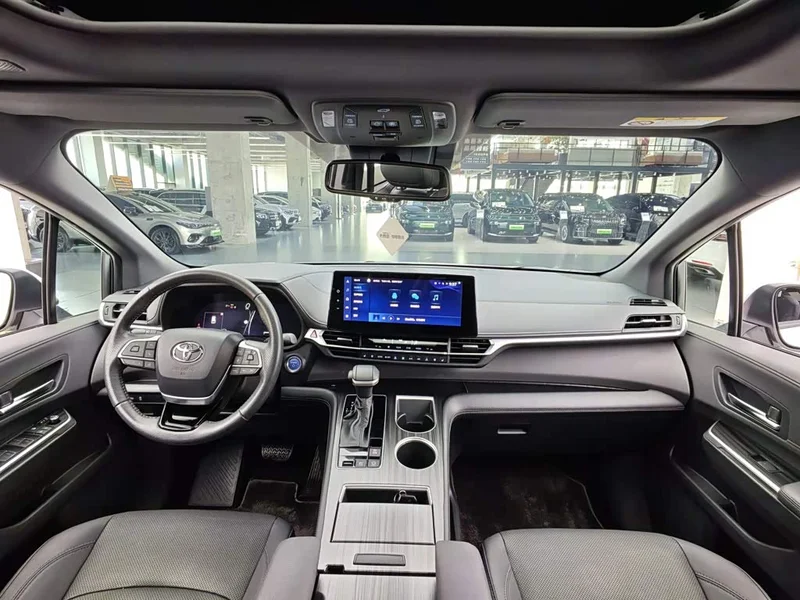 Toyota Sienna — фото 28