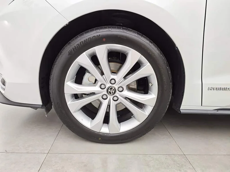 Toyota Sienna — фото 4