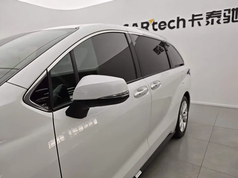 Toyota Sienna — фото 7