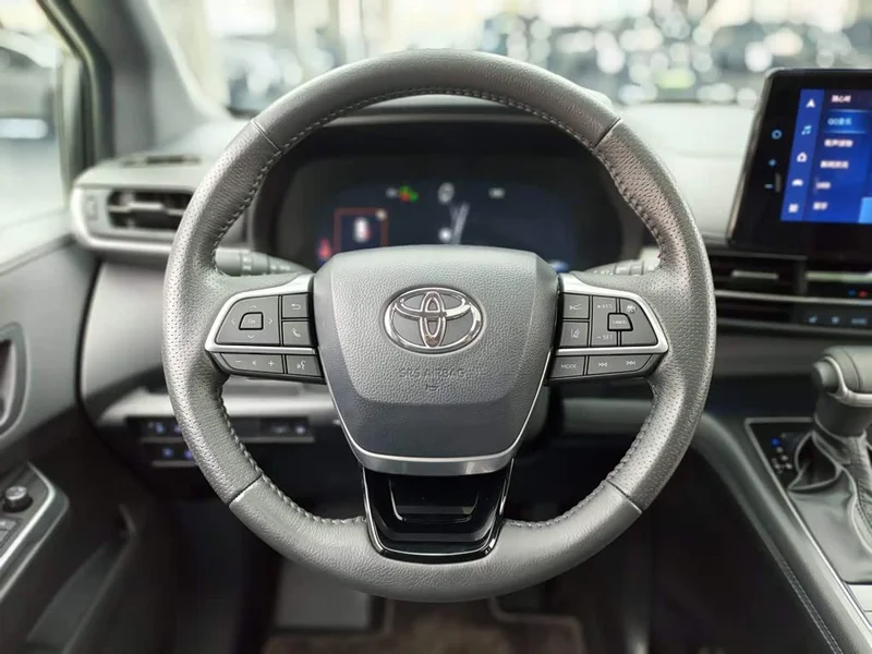 Toyota Sienna — фото 10