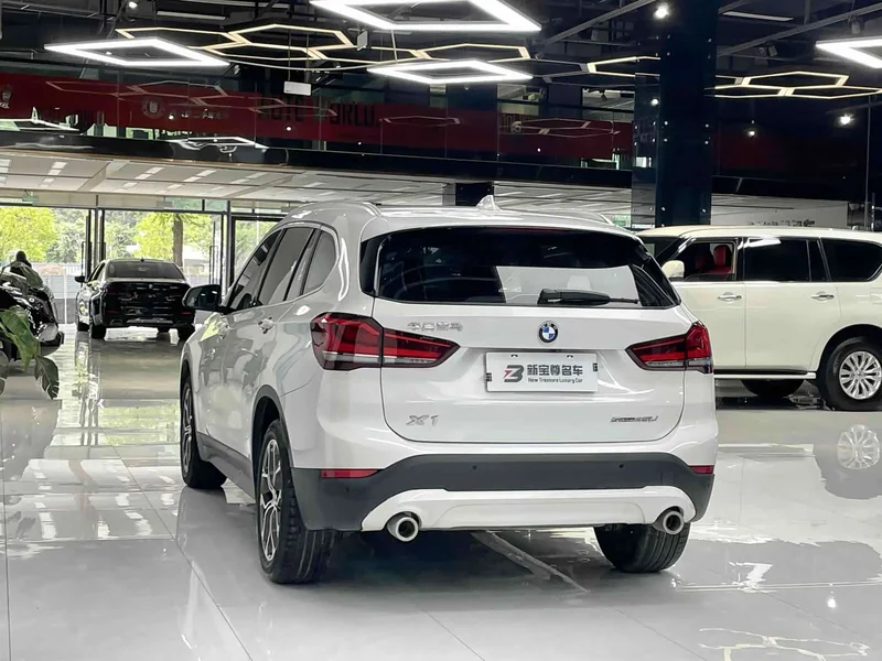 BMW X1 — фото 11