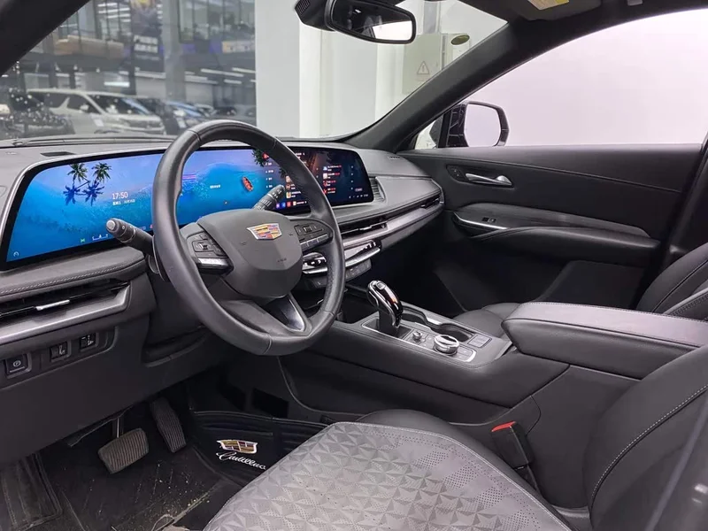 Cadillac XT4 — фото 12
