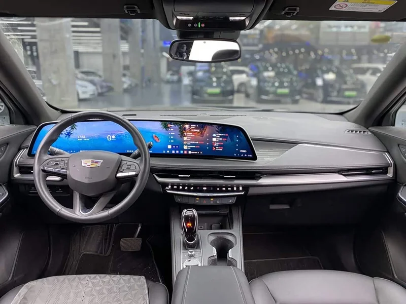 Cadillac XT4 — фото 7