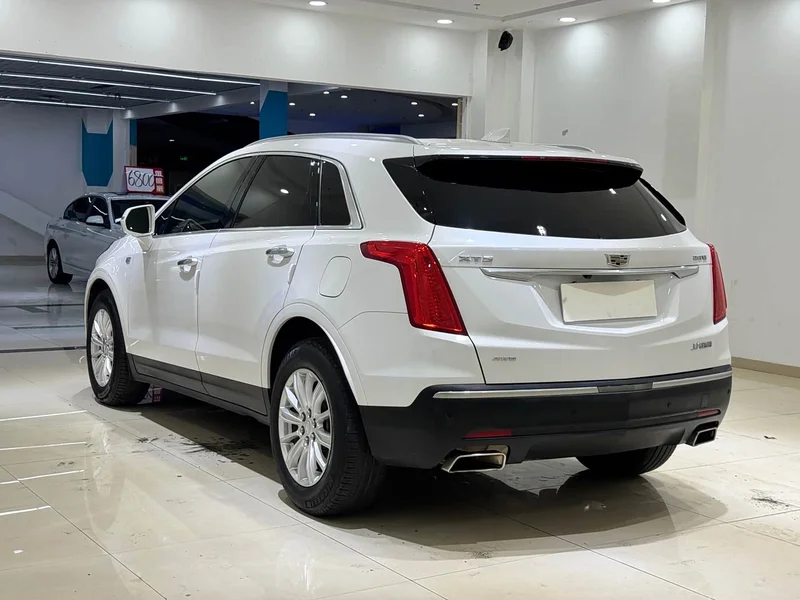 Cadillac XT5 — фото 11