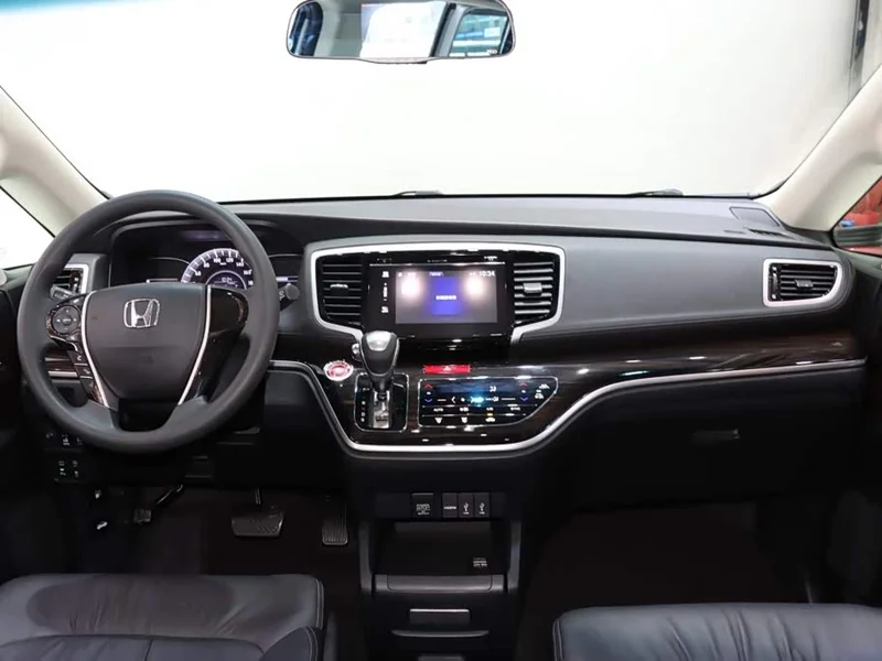 Honda Odyssey — фото 12