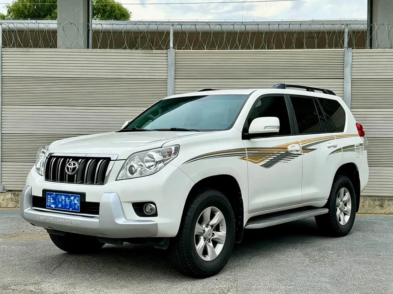 Toyota Prado — фото 1