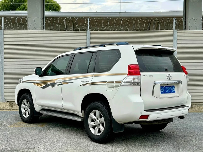 Toyota Prado — фото 4