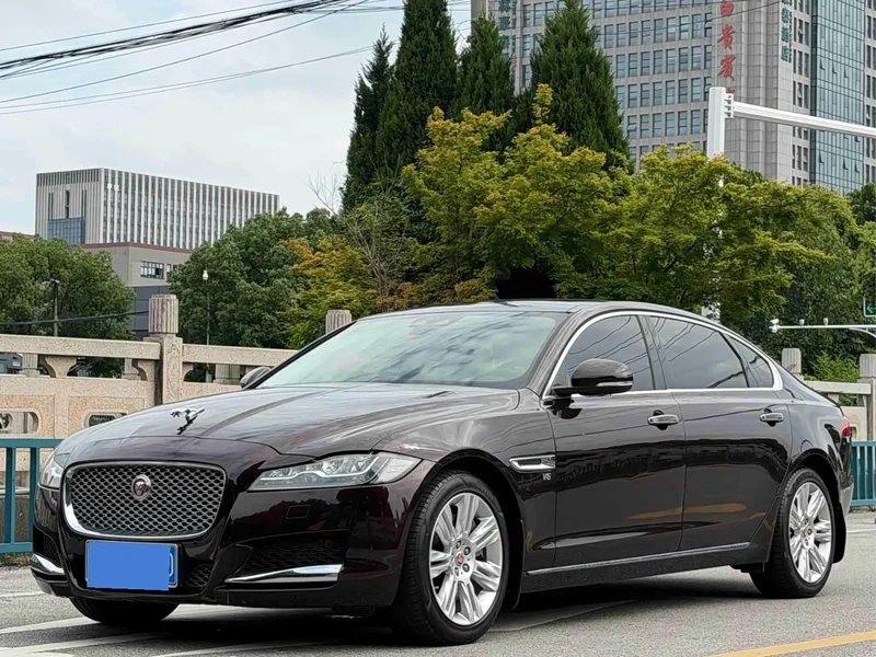 Jaguar XFL — фото 1