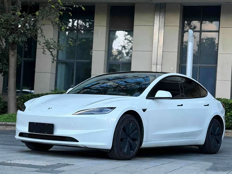 Tesla Model 3 — фото 1