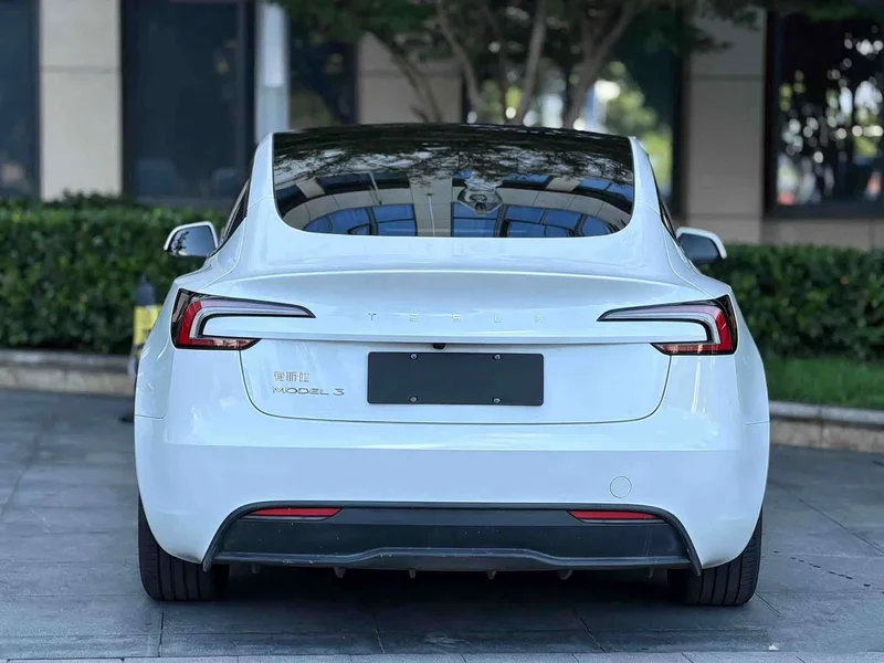 Tesla Model 3 — фото 10