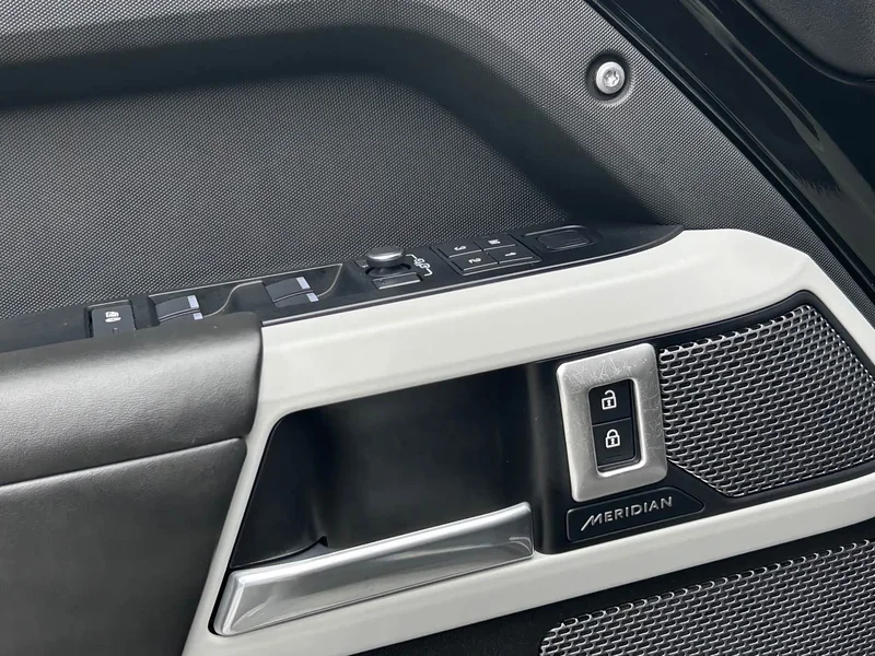Land Rover Defender — фото 17