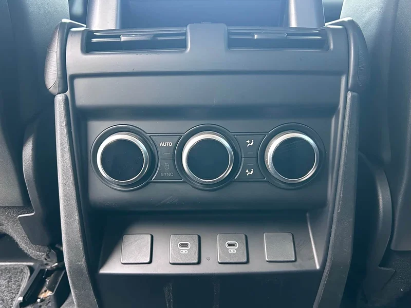 Land Rover Defender — фото 18