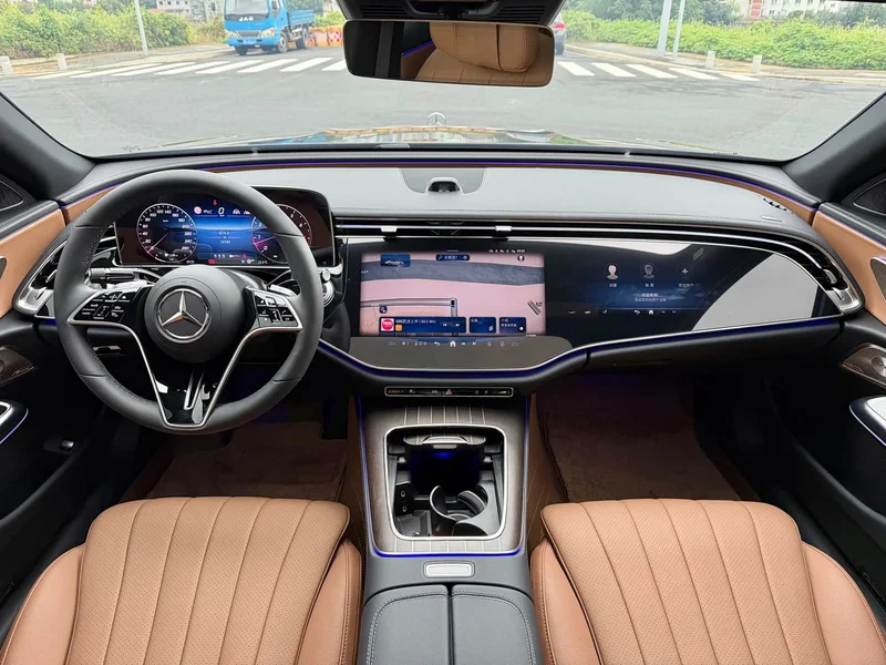 Mercedes-Benz E-Class — фото 12