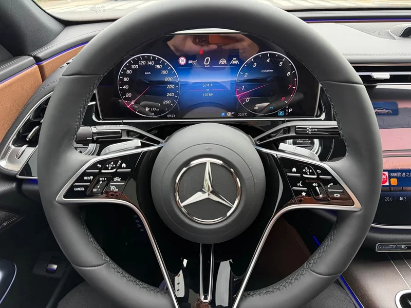 Mercedes-Benz E-Class — фото 16