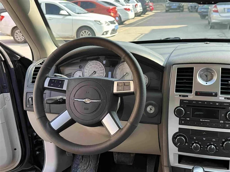 Chrysler 300C — фото 11