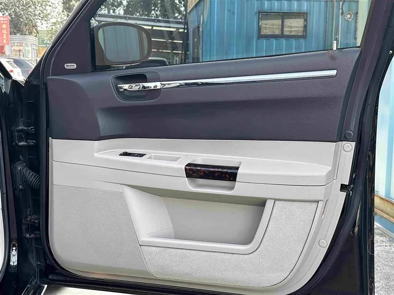 Chrysler 300C — фото 12