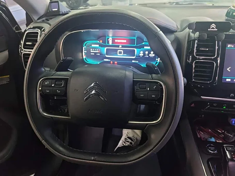 Peugeot C5 Aircross — фото 15